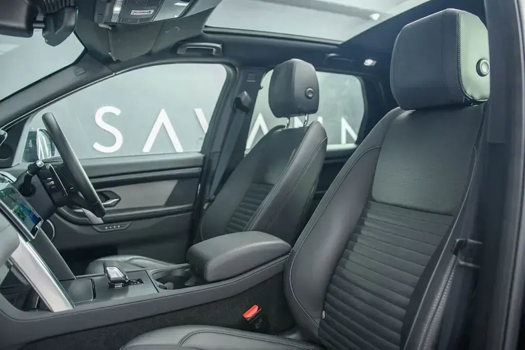 Second-hand Land Rover Discovery Sport HSE Dynamic 204 CP (150 kW) 2025 Negru SUV