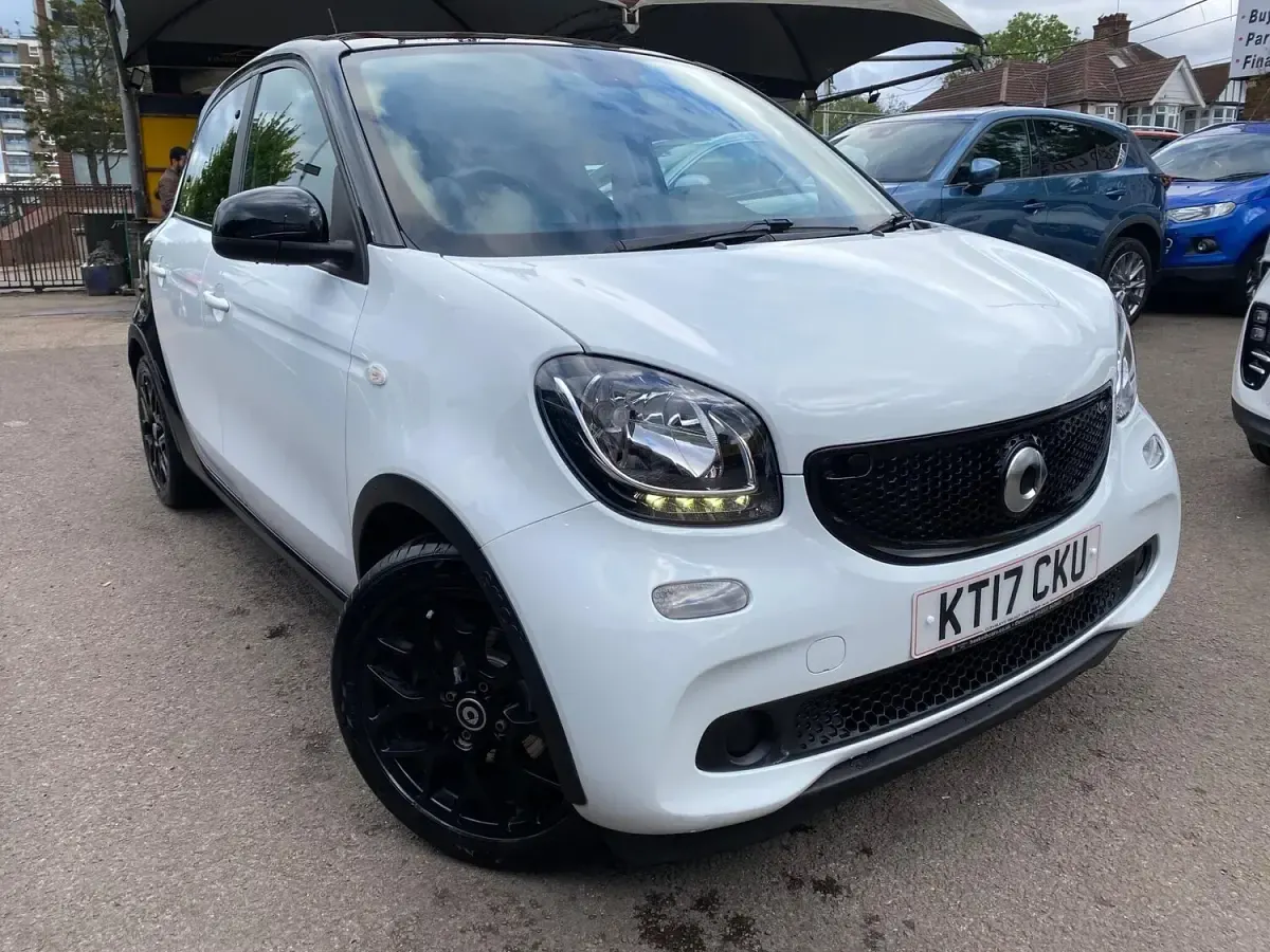 Used Smart ForFour Premium 71 HP (52 kW) 2017 White Hatchback