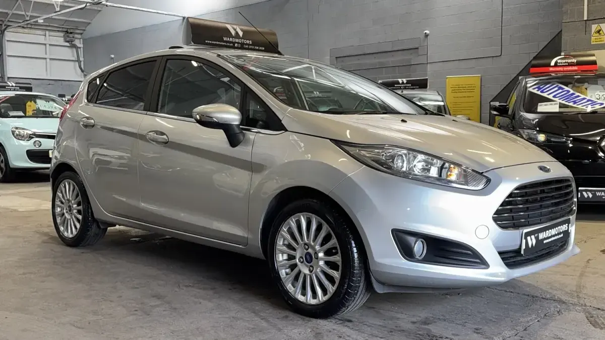 Used Ford Fiesta Titanium 125 HP (91 kW) 2014 Silver Hatchback