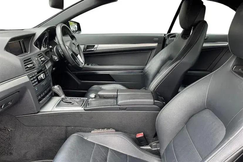 Usado Mercedes E250 204 HP (150 kW) 2012 Preto Cabrios