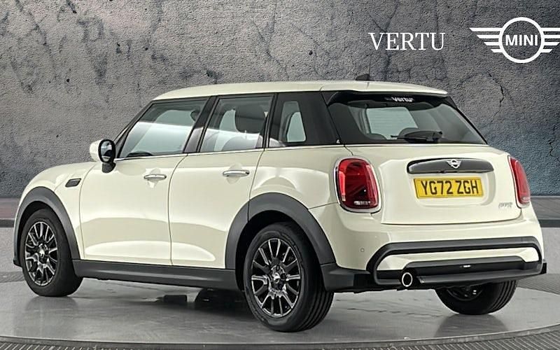 Begagnad Mini Cooper Classic 136 HK (100 kW) 2022 Vit Halvkombi