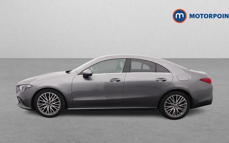 Usado Mercedes CLA200 Executive 163 HP (119 kW) 2022 Cinzento Sedan