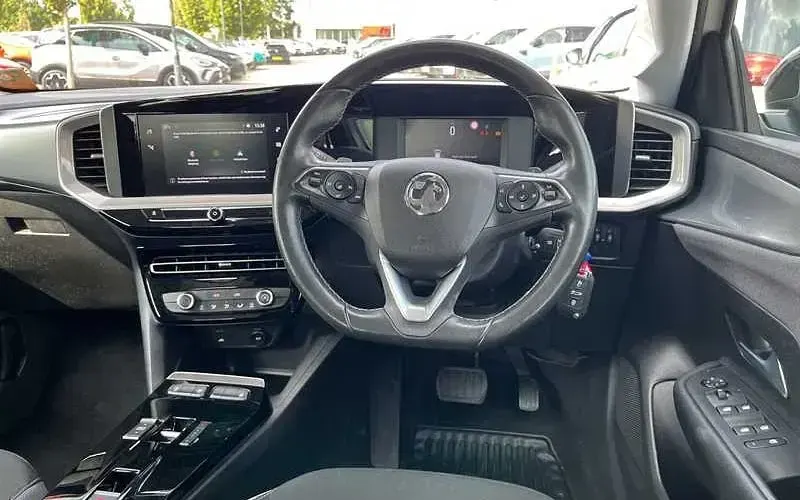 Used Vauxhall Mokka Design Edition 131 HP (96 kW) 2022 White SUV
