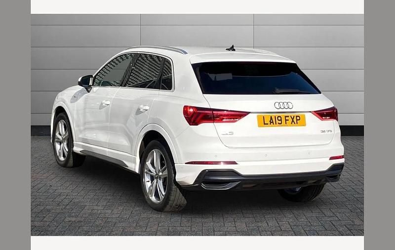 Begagnad Audi Q3 S-Line 150 HK (110 kW) 2019 Vit SUV