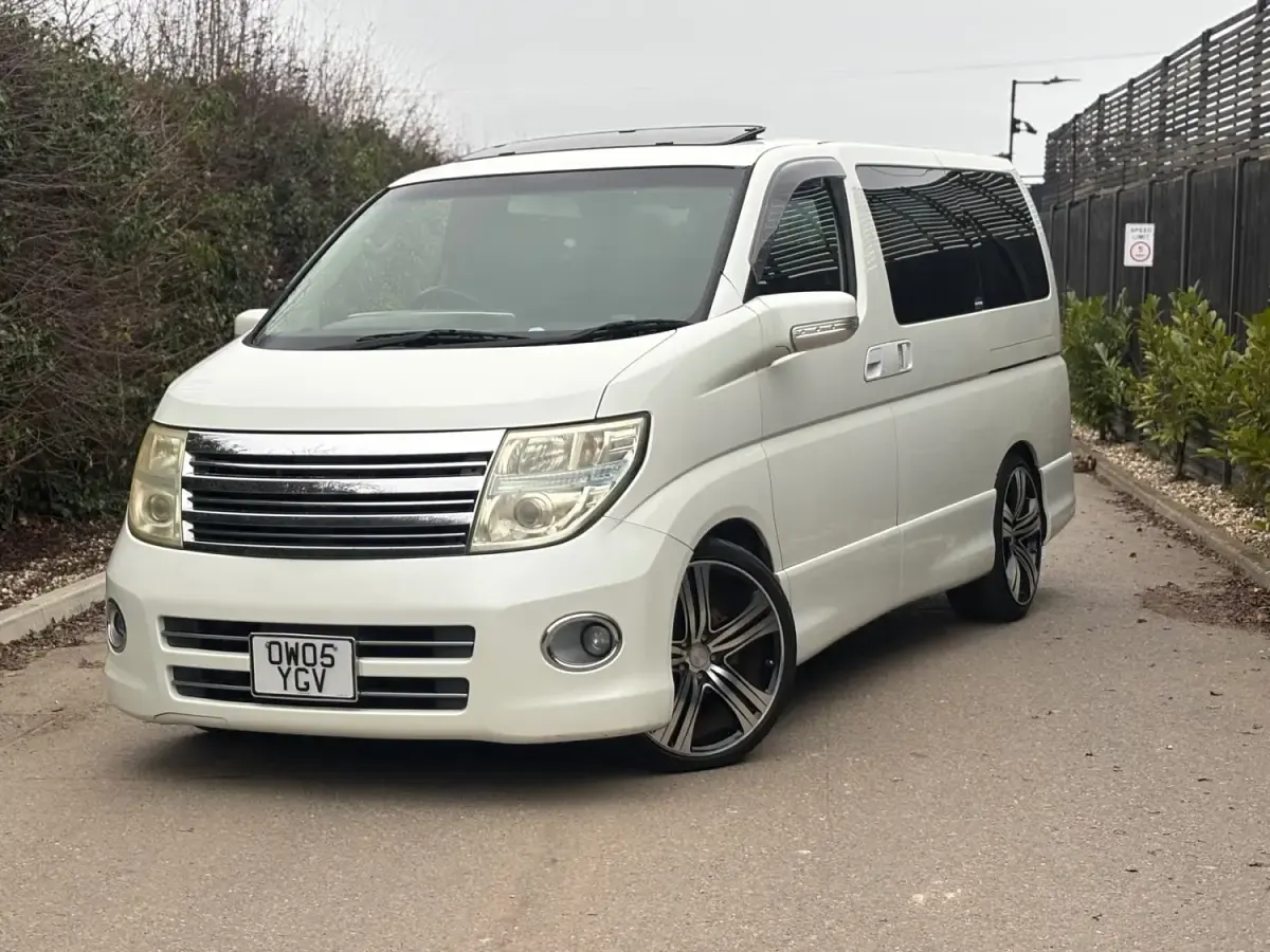Używany Nissan Elgrand 2005 Biały Minivan