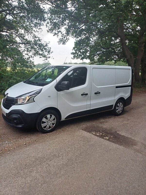 White Used 2018 Renault Trafic Business Van | £5,995 (Super price) - Image 1/4