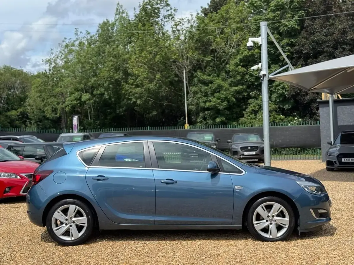 Used Vauxhall Astra SRi 2015 Blue Hatchback
