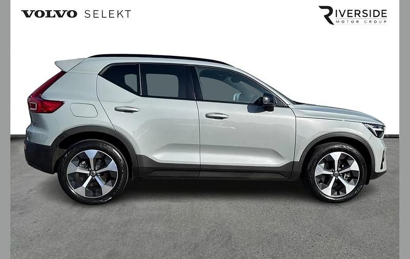Usado Volvo XC40 Plus 197 HP (144 kW) 2025 Cinzento SUV