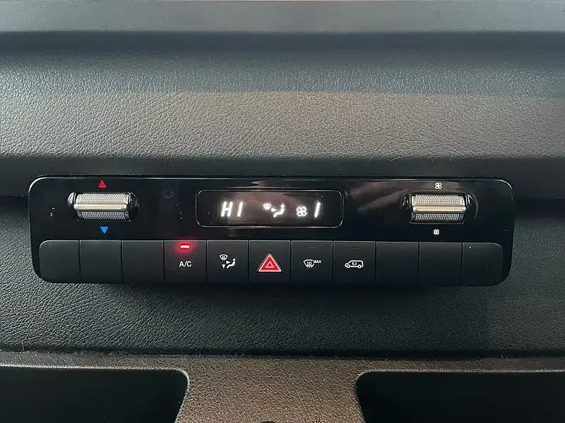 Używany Mercedes Sprinter Progressive 2022 Biały Van
