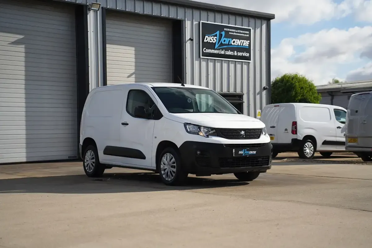 Used Peugeot Partner Premium 131 HP (96 kW) 2023 White MPV