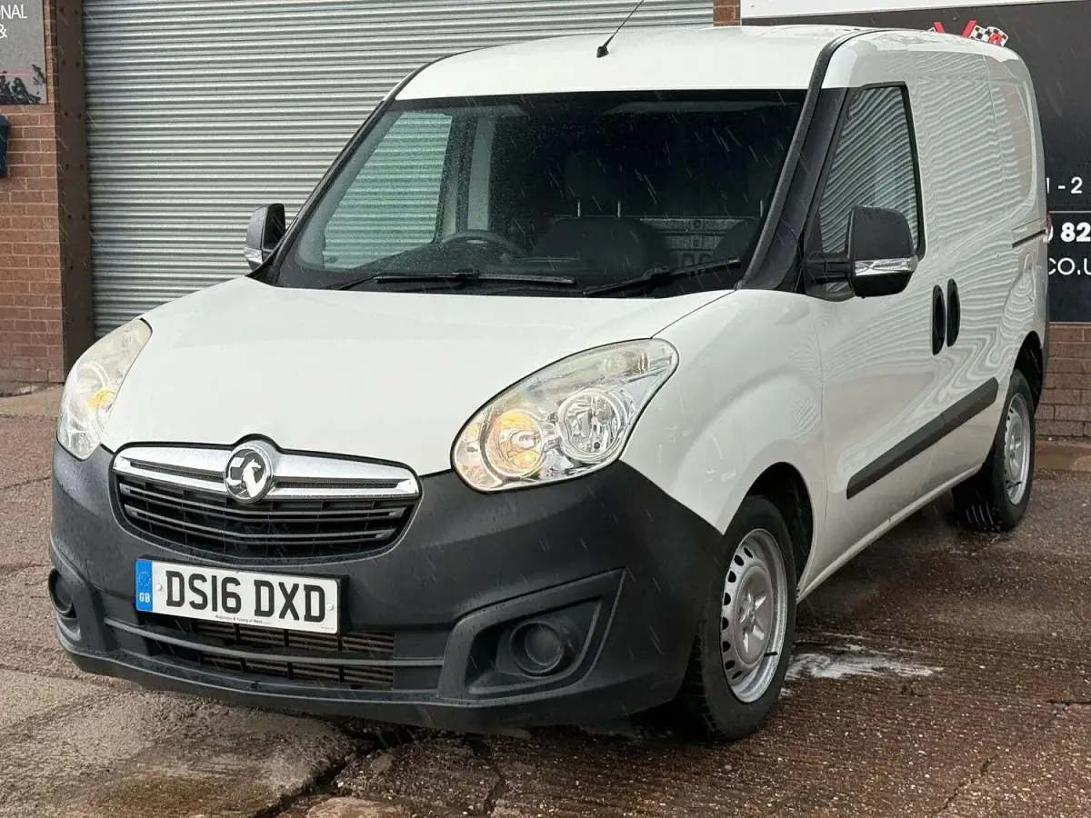 Used Vauxhall Combo 2016 White MPV