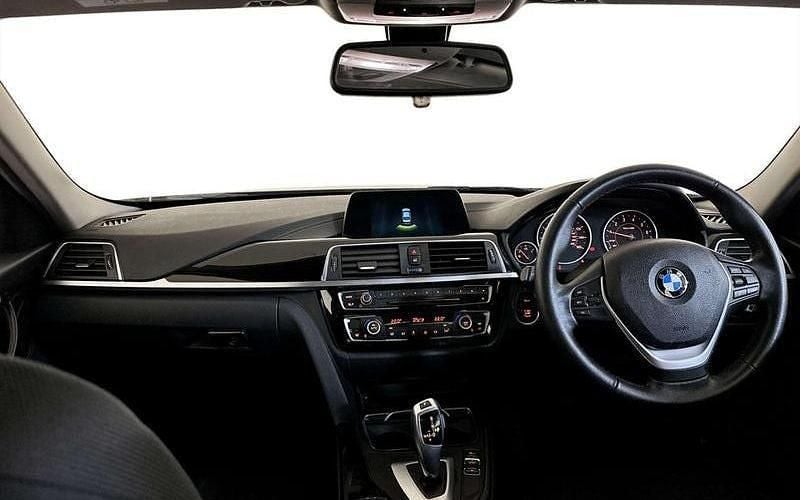 Used BMW 318 Sport Line 136 HP (100 kW) 2018 Grey Sedan