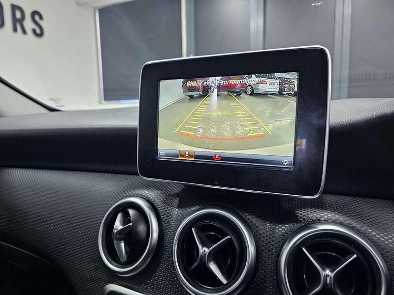 Used Mercedes A160 SE 102 HP (75 kW) 2018 White Hatchback