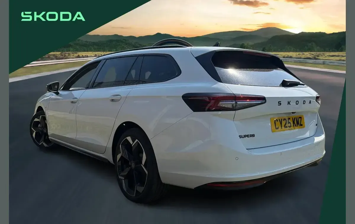 New Skoda Superb SportLine 200 HP (147 kW) 2025 White Estate