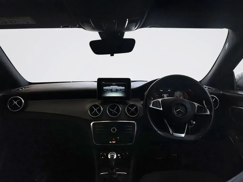 Used Mercedes CLA180 AMG 122 HP (89 kW) 2015 White Sedan