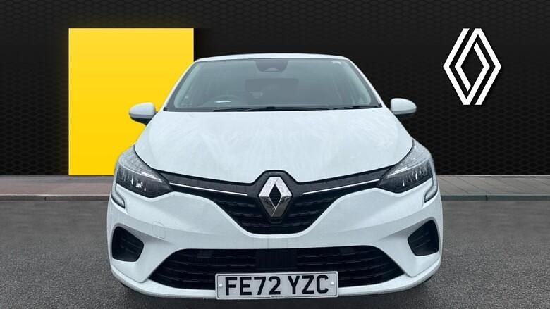 Used Renault Clio V Iconic 90 HP (66 kW) 2022 White Hatchback
