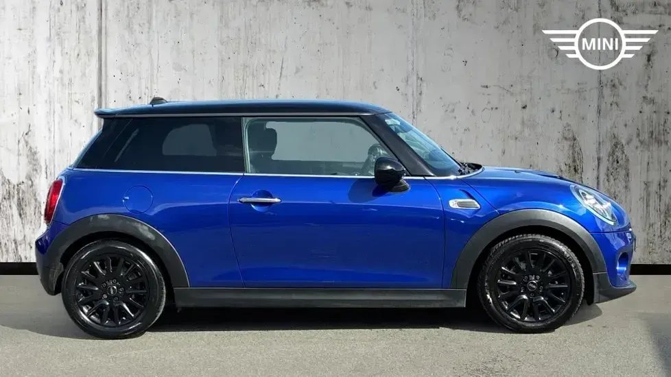 Used Mini Cooper Classic 134 HP (98 kW) 2019 Blue Hatchback