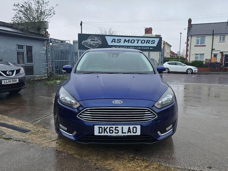 Used Ford Focus Titanium 150 HP (110 kW) 2015 Blue Hatchback