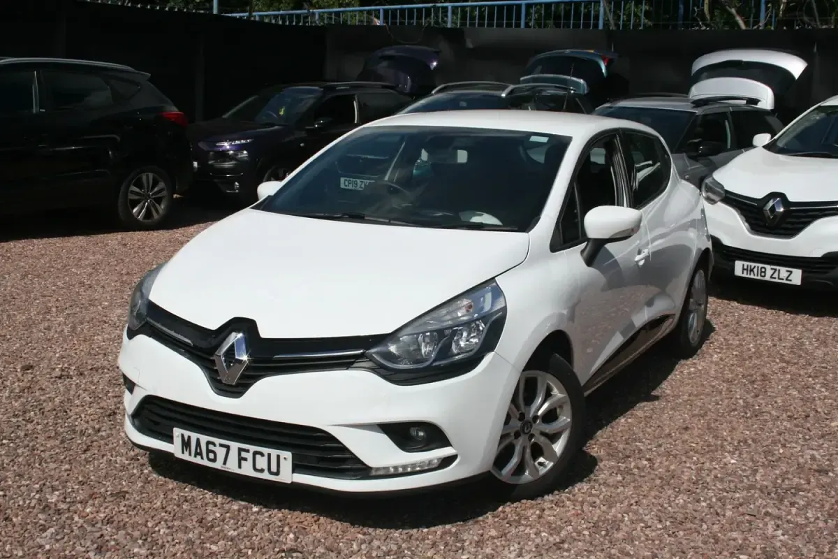 Used Renault Clio Dynamique 2017 White Hatchback