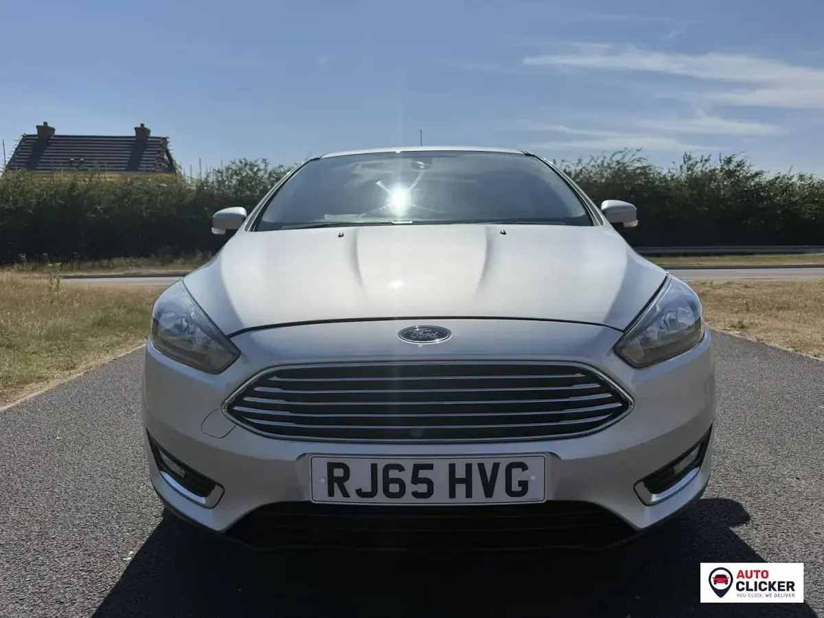 Used Ford Focus Zetec 125 HP (91 kW) 2015 Silver Hatchback