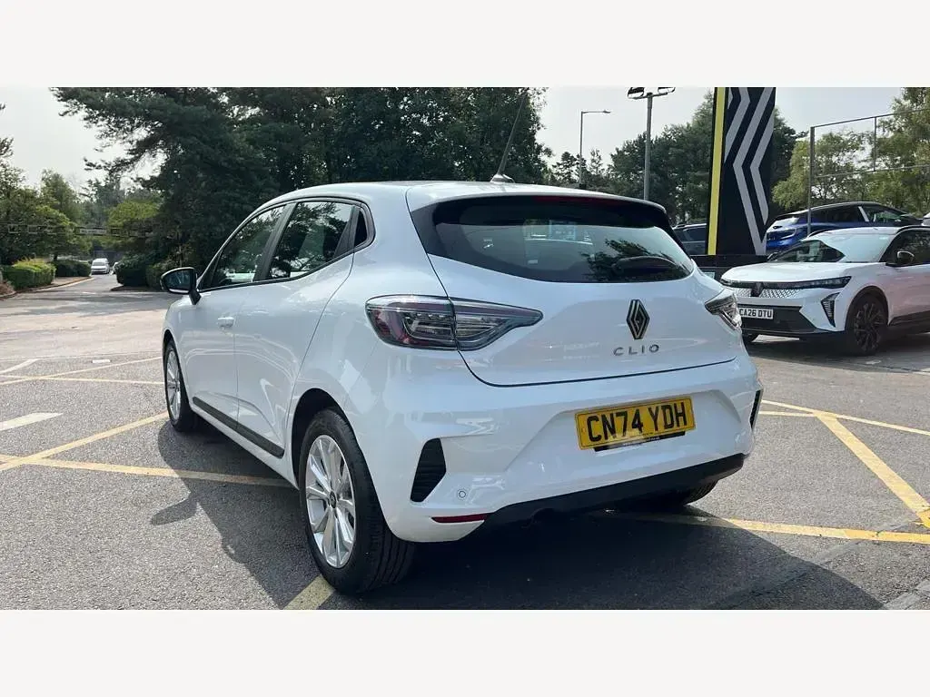 Used Renault Clio Evolution 90 HP (66 kW) 2024 Solid  glacier white  Hatchback