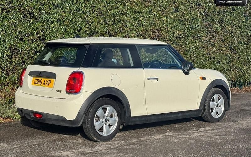 Used Mini ONE Hatch 102 HP (75 kW) 2016 White Hatchback