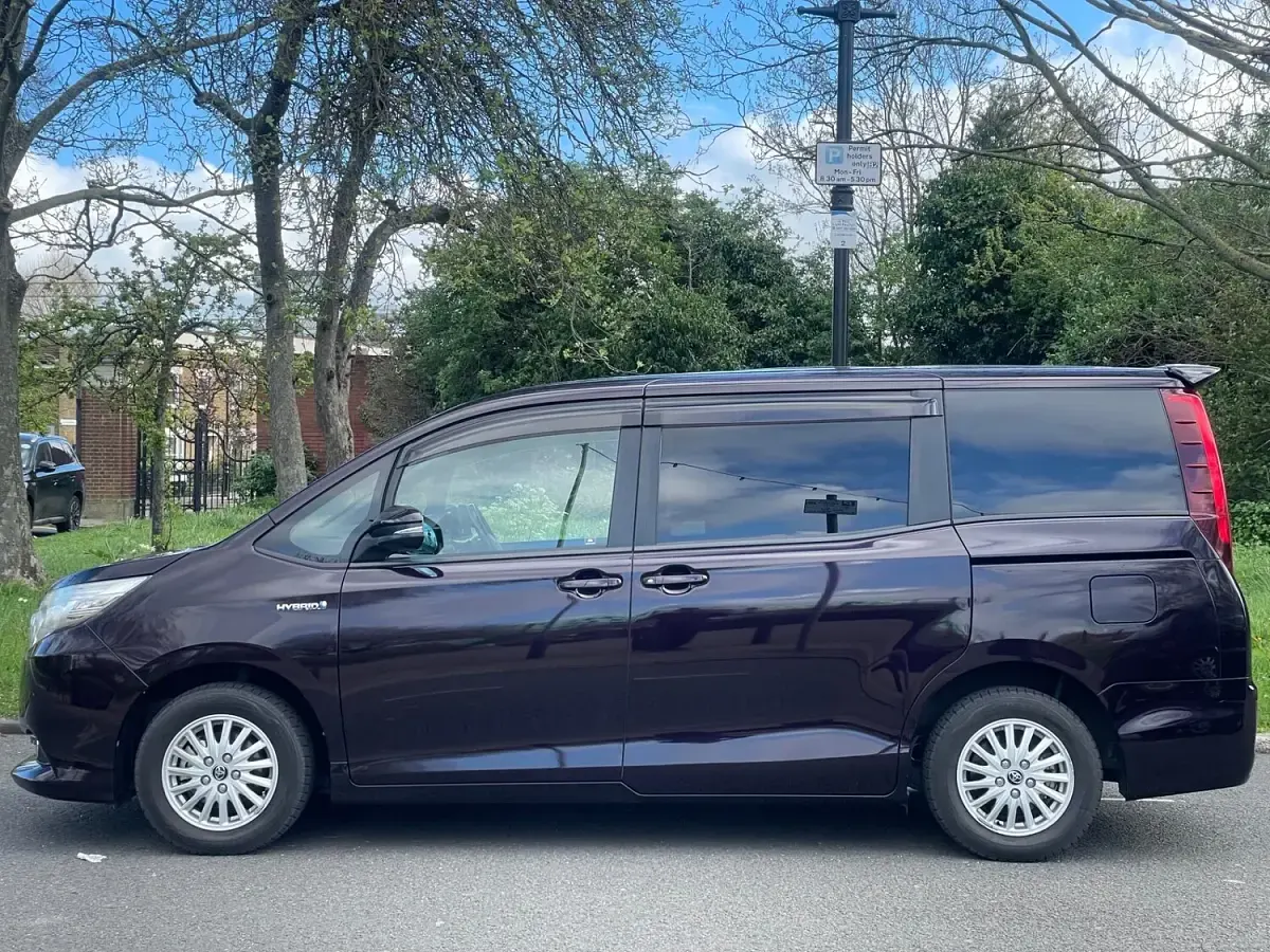 Used Toyota Noah 2015 Maroon MPV