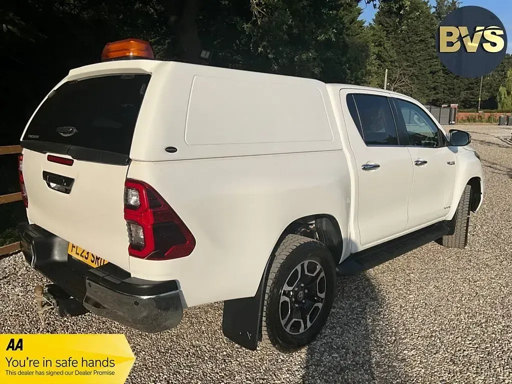 Used Toyota HiLux 150 HP (110 kW) 2023 White Pickup