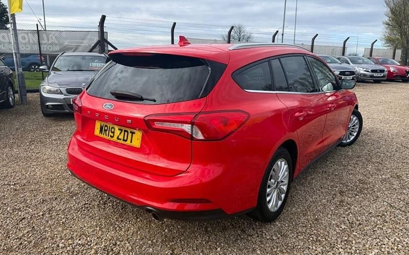 Used Ford Focus Titanium 125 HP (91 kW) 2019 Red Estate