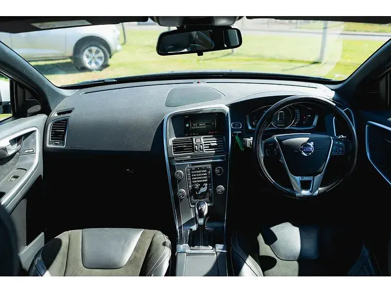 Used Volvo XC60 R-Design 220 HP (161 kW) 2017 Blue SUV