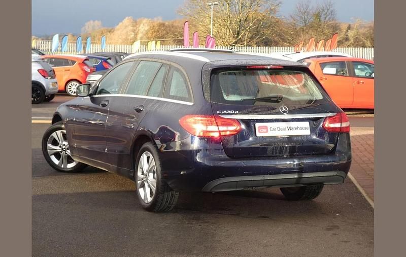 Used Mercedes C220 Executive 168 HP (123 kW) 2017 Blue Estate