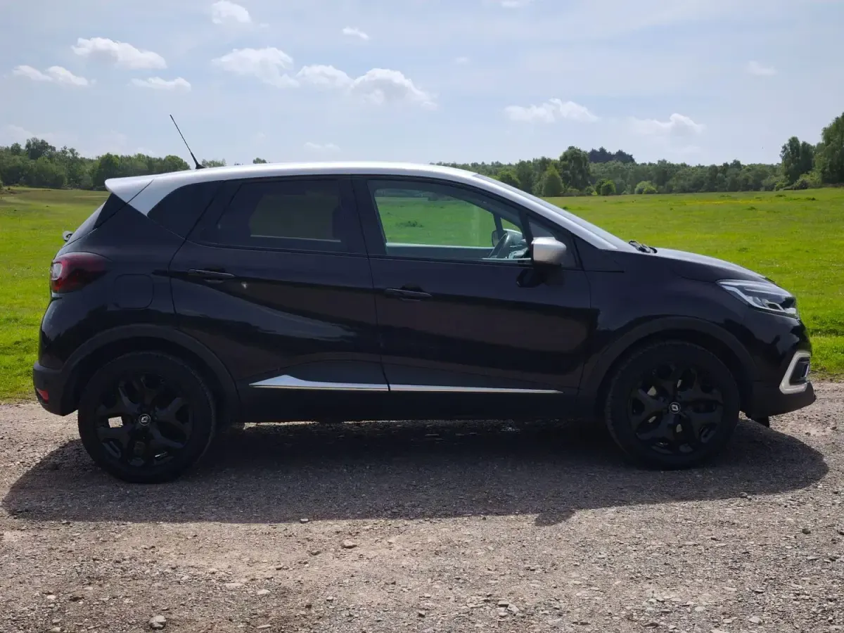 Used Renault Captur Signature S 108 HP (79 kW) 2018 Mauve/silver SUV