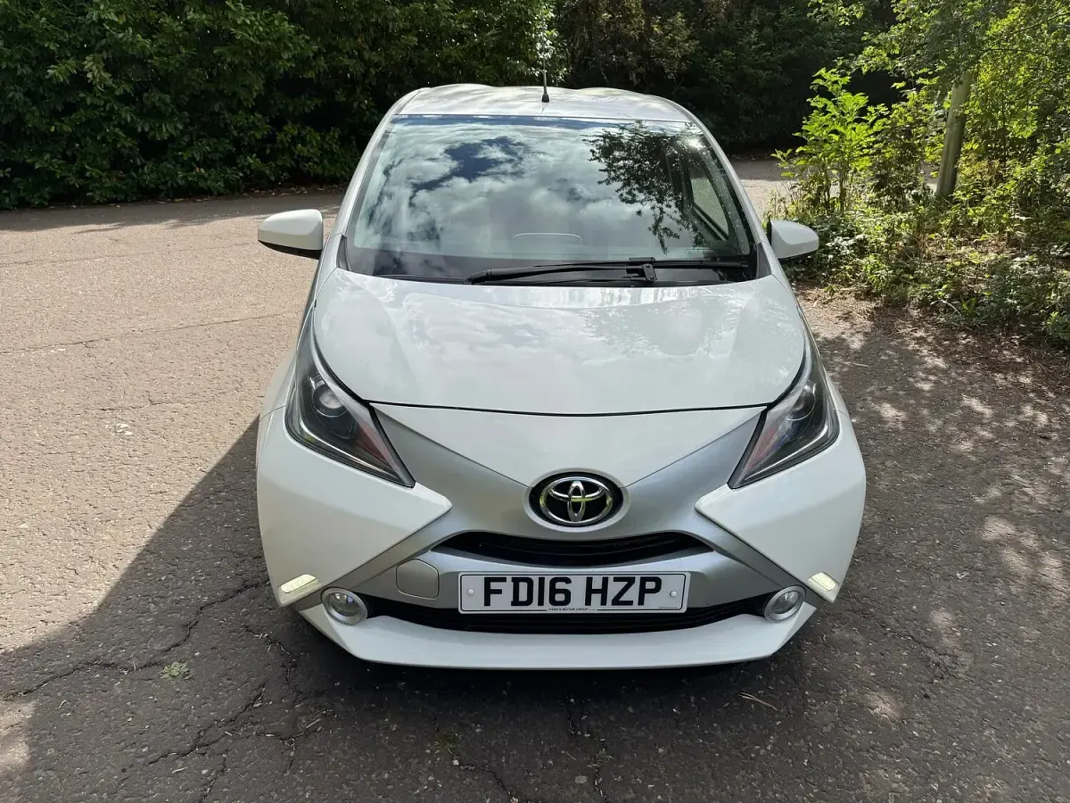 Used Toyota Aygo X-pure 68 HP (50 kW) 2016 White Hatchback