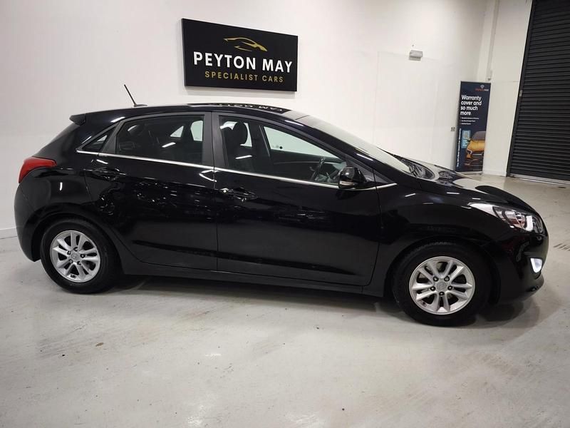 Used Hyundai i30 SE 110 HP (80 kW) 2015 Black Hatchback