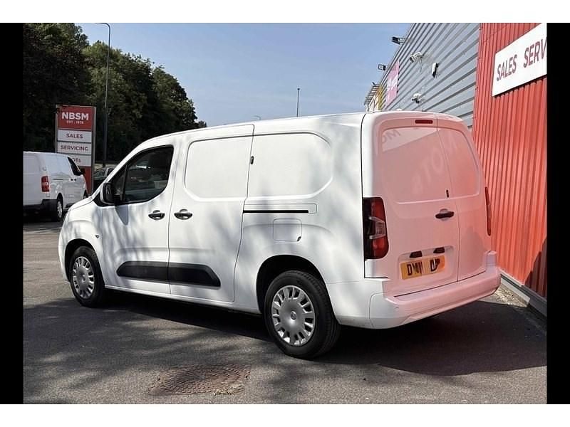 Used Vauxhall Combo 100 HP (73 kW) 2023 White MPV