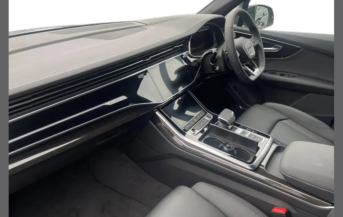 Used Audi Q7 Black Edition 281 HP (206 kW) 2025 Silver SUV