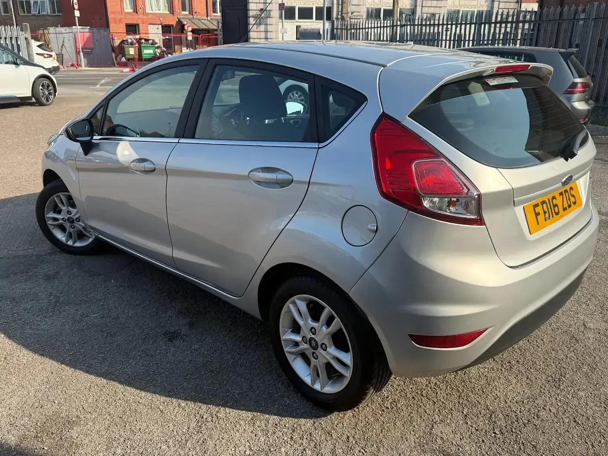 Used Ford Fiesta Zetec 82 HP (60 kW) 2016 Silver Hatchback