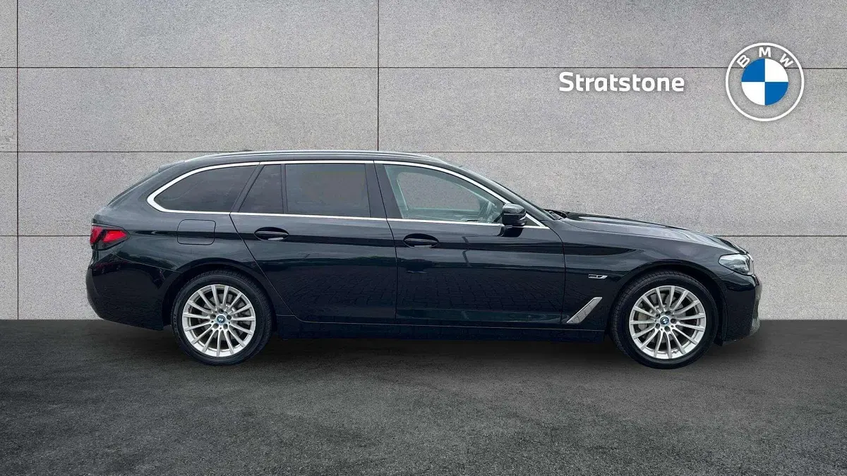 Used BMW 530e Comfort Edition 292 HP (214 kW) 2023 Black Estate