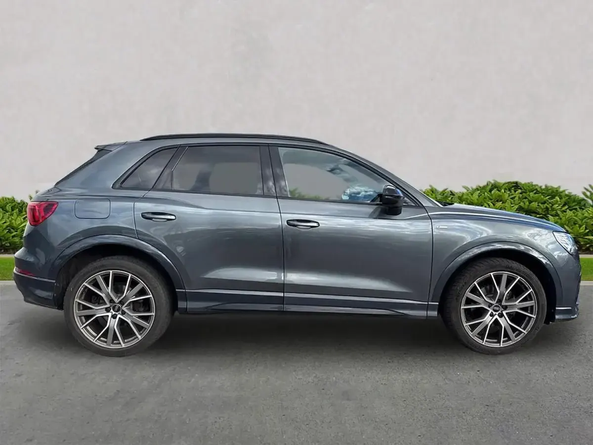 Usado Audi Q3 Black Edition 150 CV (110 kW) 2025 Gris SUV
