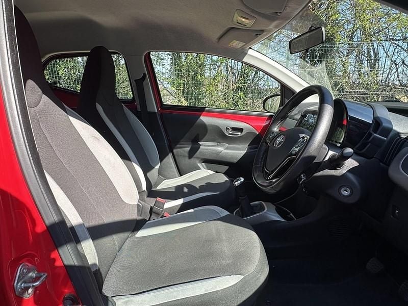 Usado Toyota Aygo X-play 2018 Vermelho Citadino