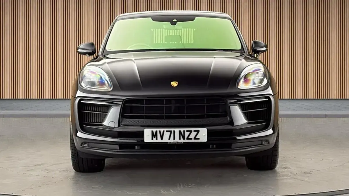 Used Porsche Macan 380 HP (279 kW) 2021 Jet black SUV