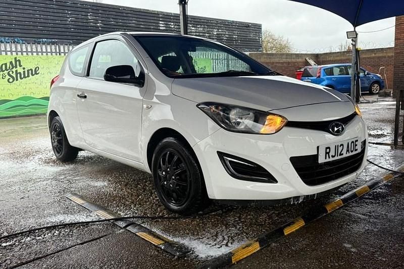 White Used 2012 Hyundai i20 Classic Hatchback | £1,995 (Good price) - Image 1/1