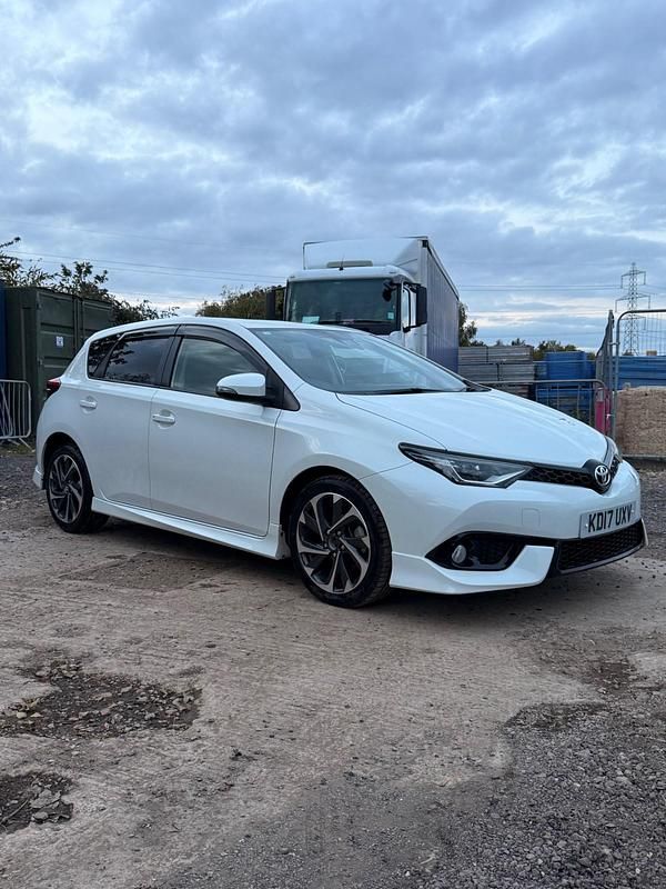 Used Toyota Auris 2025 White Hatchback