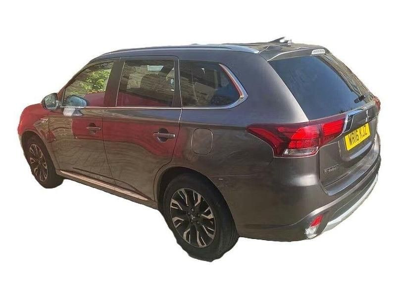 Used Mitsubishi Outlander P-HEV 200 HP (147 kW) 2016 Brown SUV