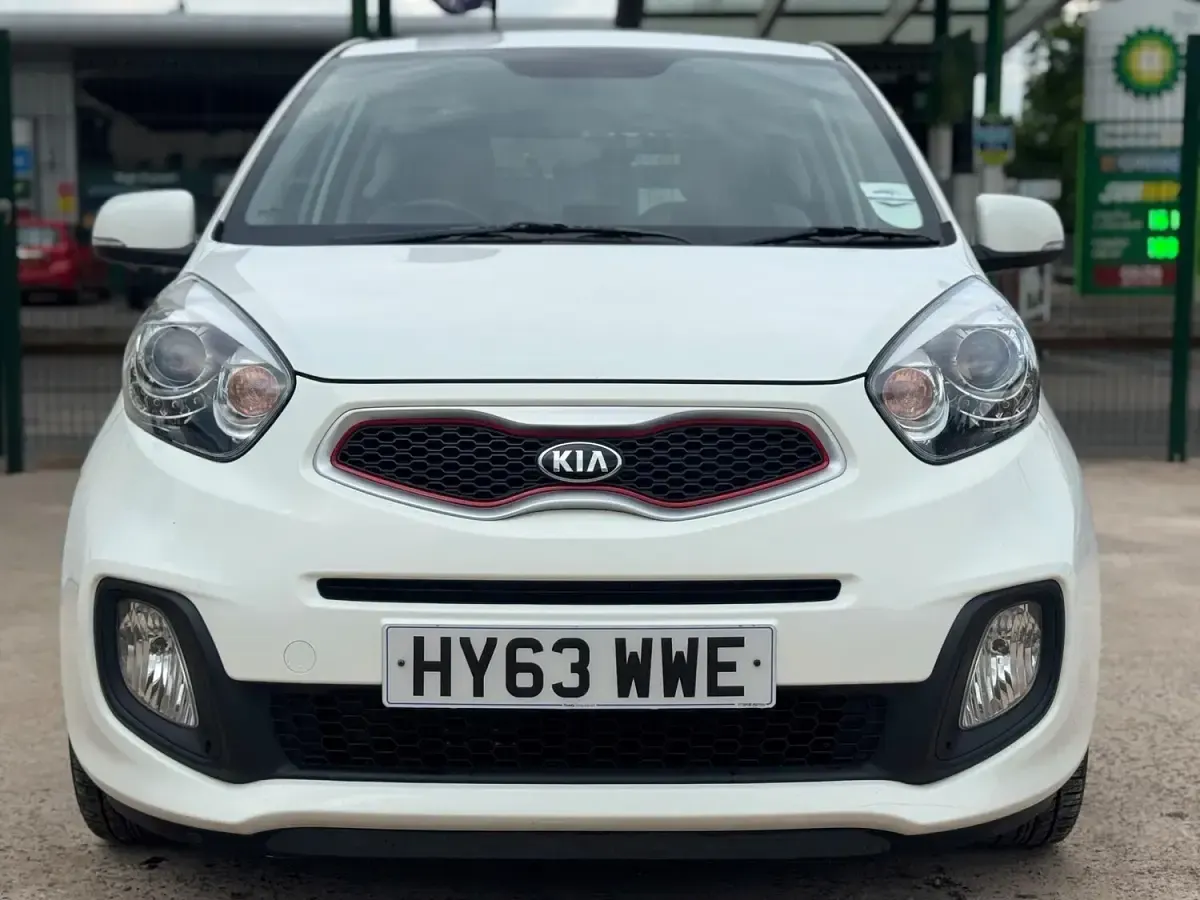 Used Kia Picanto 84 HP (61 kW) 2013 White Hatchback