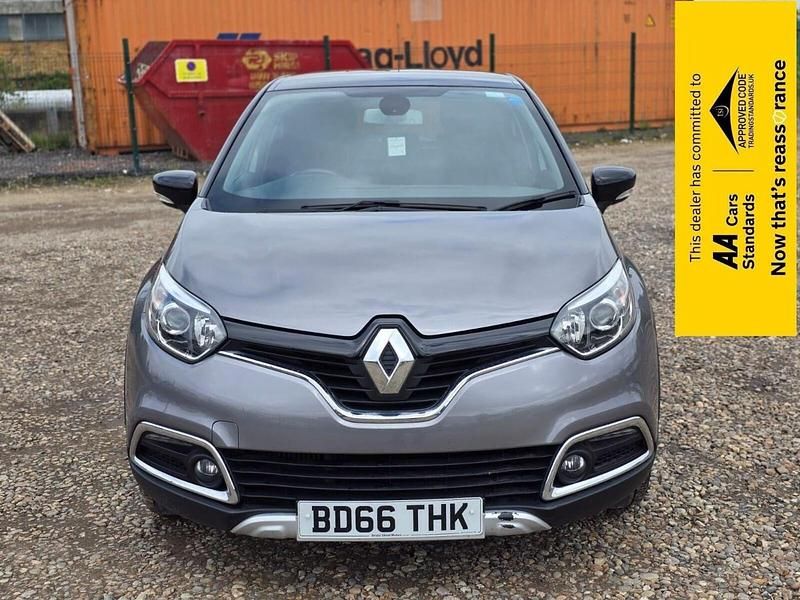 Used Renault Captur Signature 90 HP (66 kW) 2016 Grey SUV