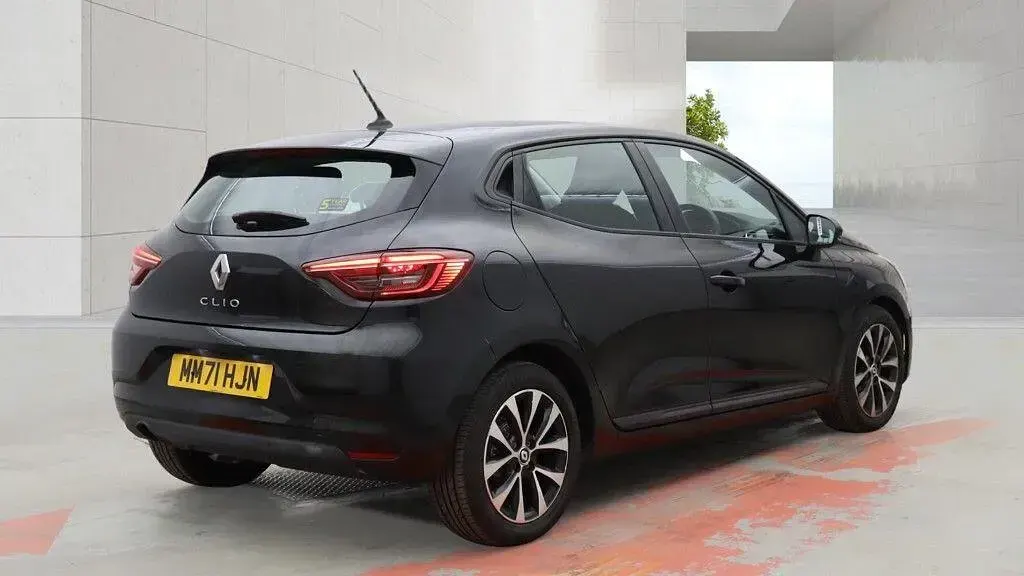 Used Renault Clio Iconic 90 HP (66 kW) 2021 Black Hatchback