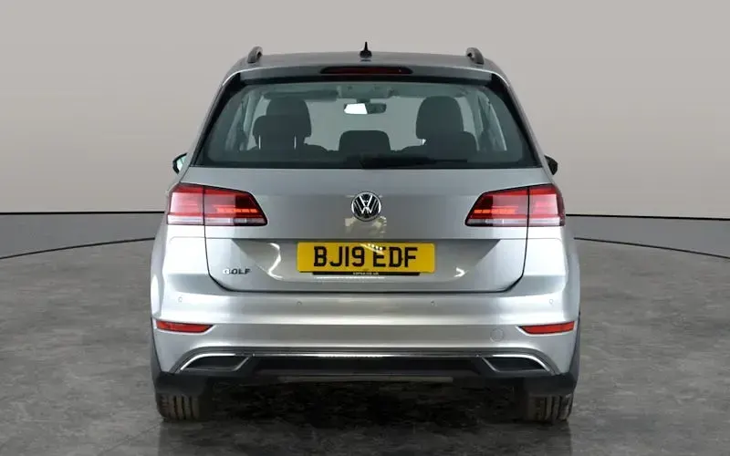 Used VW Golf VII SE 131 HP (96 kW) 2019 Silver Hatchback