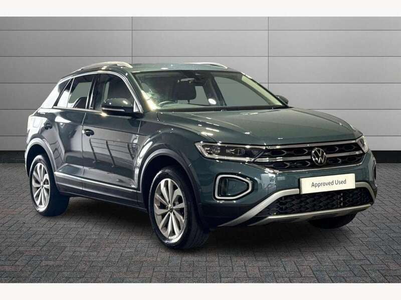 Petrol blue Used 2024 VW T-Roc Style SUV | £25,990 (Fair price) - Image 1/4
