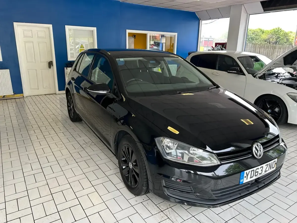 Used VW Golf VII SE 105 HP (77 kW) 2013 Black Hatchback